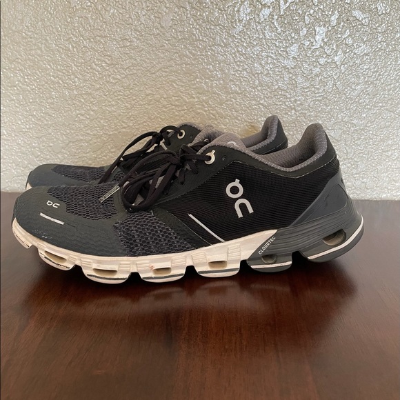 On Running - Picture 2 of 8